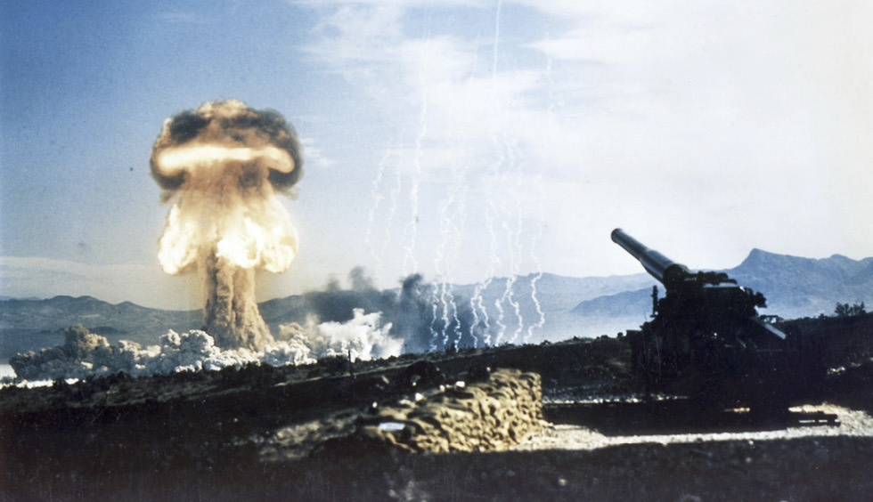  Test einer durch Artillerie verschossenen Nuklearwaffe in der Wüste von Nevada 1953