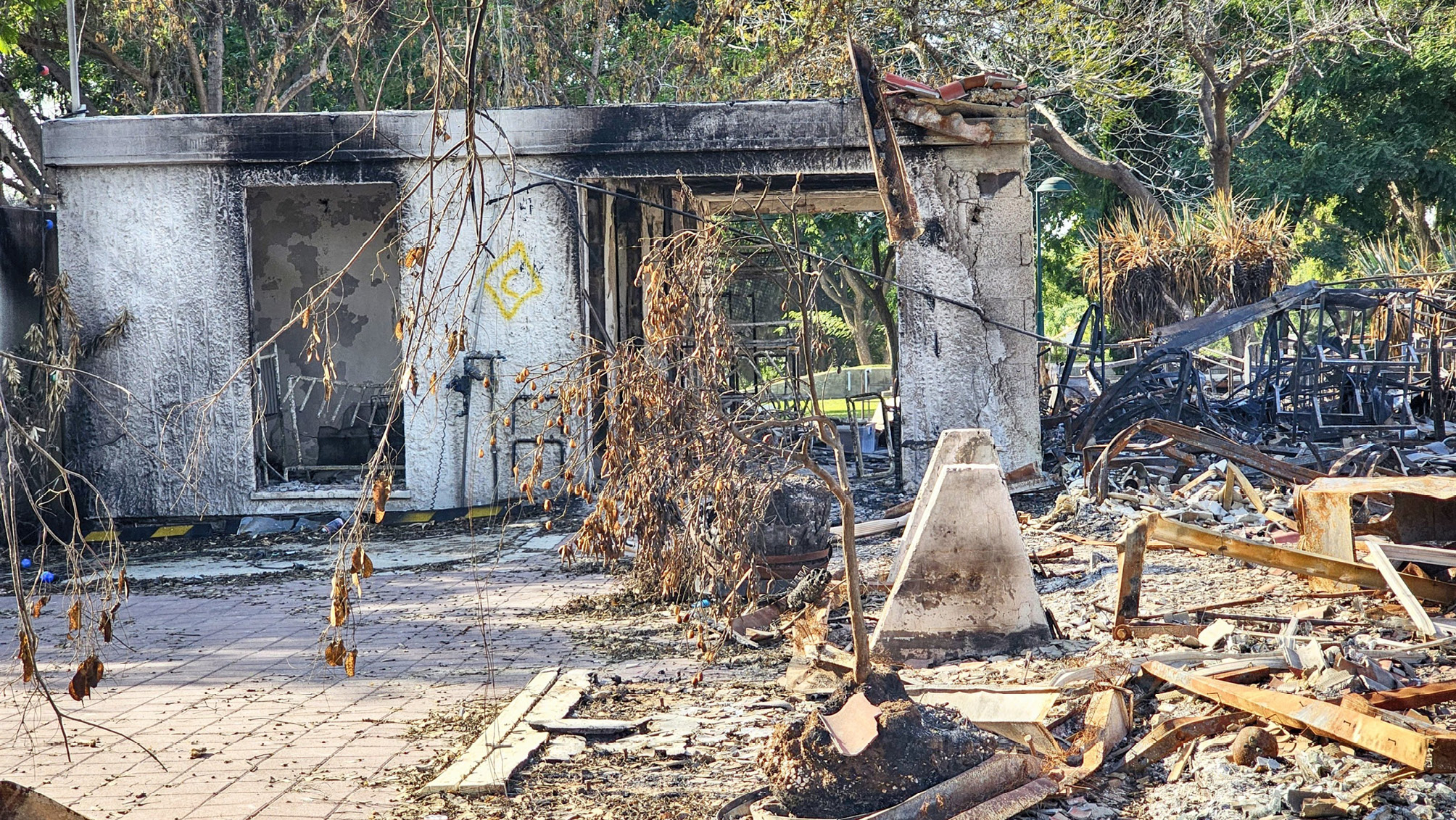  Schäden an einem Kibbutz in Israel verursacht durch Hamas am 7.10.2023