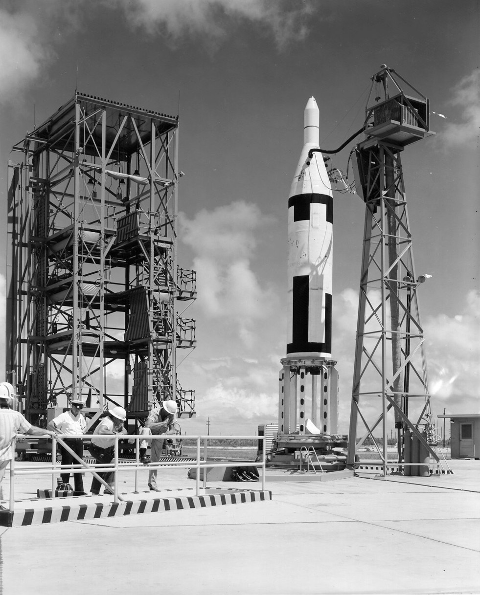  Die Testrakete Polaris AX-1 steht vor ihrem Erstflug am 24. September 1958 auf der Startrampe
