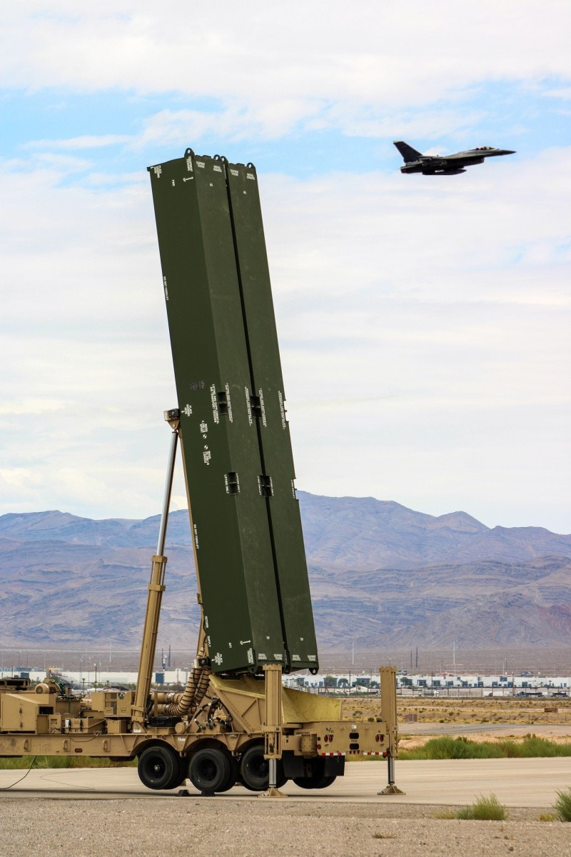  LRHW Dark Eagle auf einem TEL der First Multi-Domain Task Force auf der Nellis Air Force Base am 3. August 2024