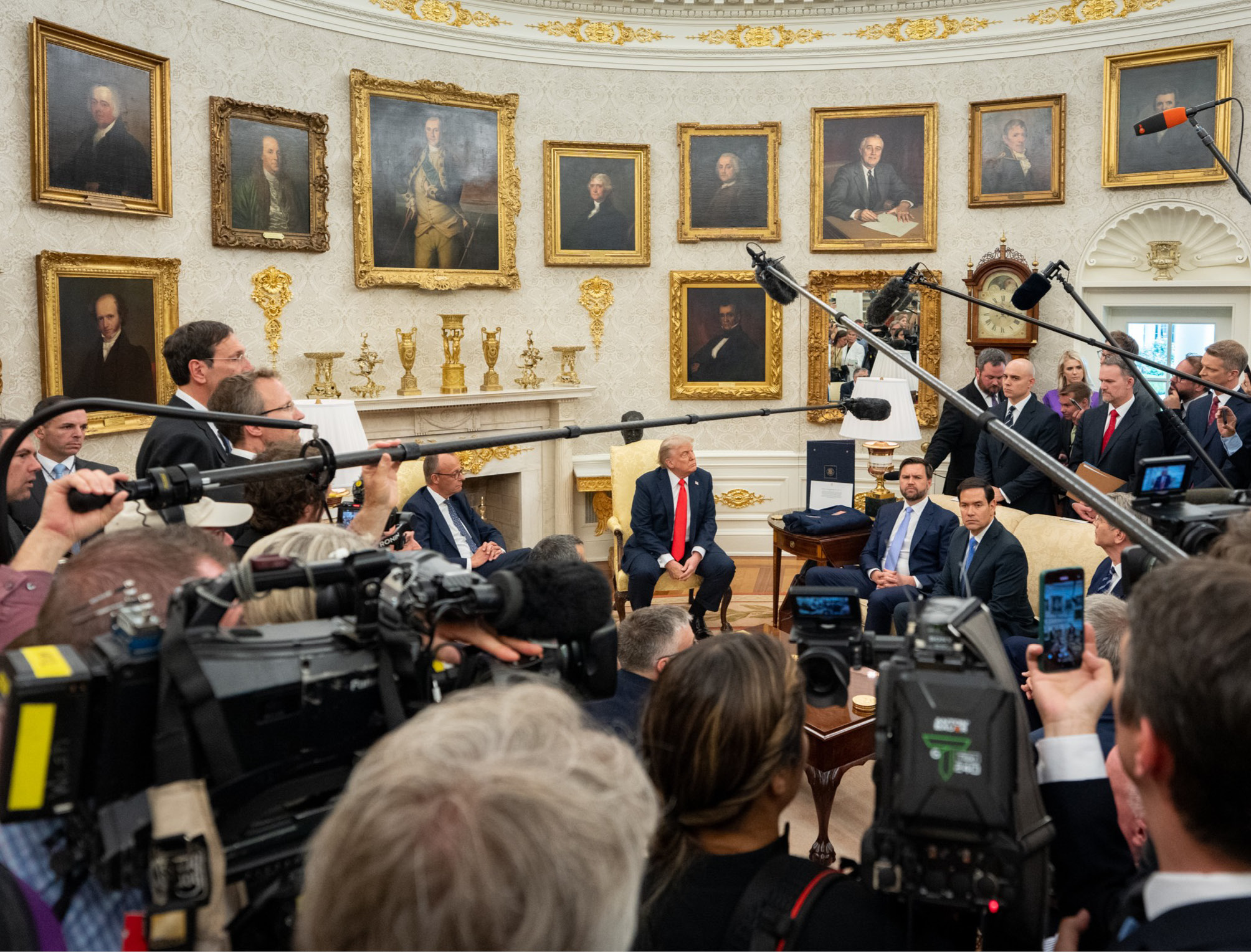  US-Präsident Donald Trump und Bundeskanzler Friedrich Merz bei einem bilateralen Treffen im Weißen Haus am 5. Juni 2025