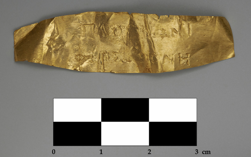 Figure 10. The gold epistomion (M9) of Grave 7 after its cleaning.