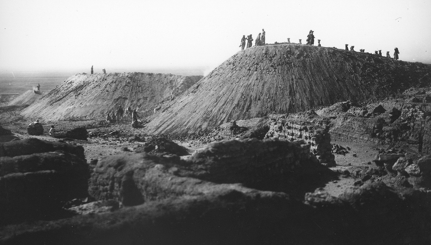 Figure 3: Dump heaps, season 1926–27, from north to south, taken in the middle of February, 1927. Credit: J. Anthony Chubb (Kelsey Museum of Archaeology, University of Michigan, neg. no. 5.2370).