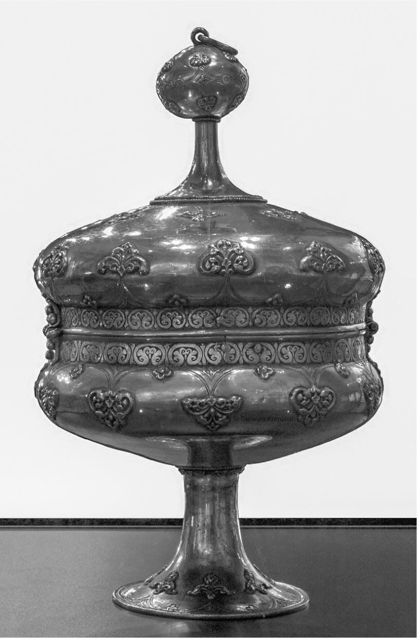 11 Sainte Coupe de Sens, ca. 1200, gilded silver, 31 × 19 cm. Sens, Cathedral Treasury