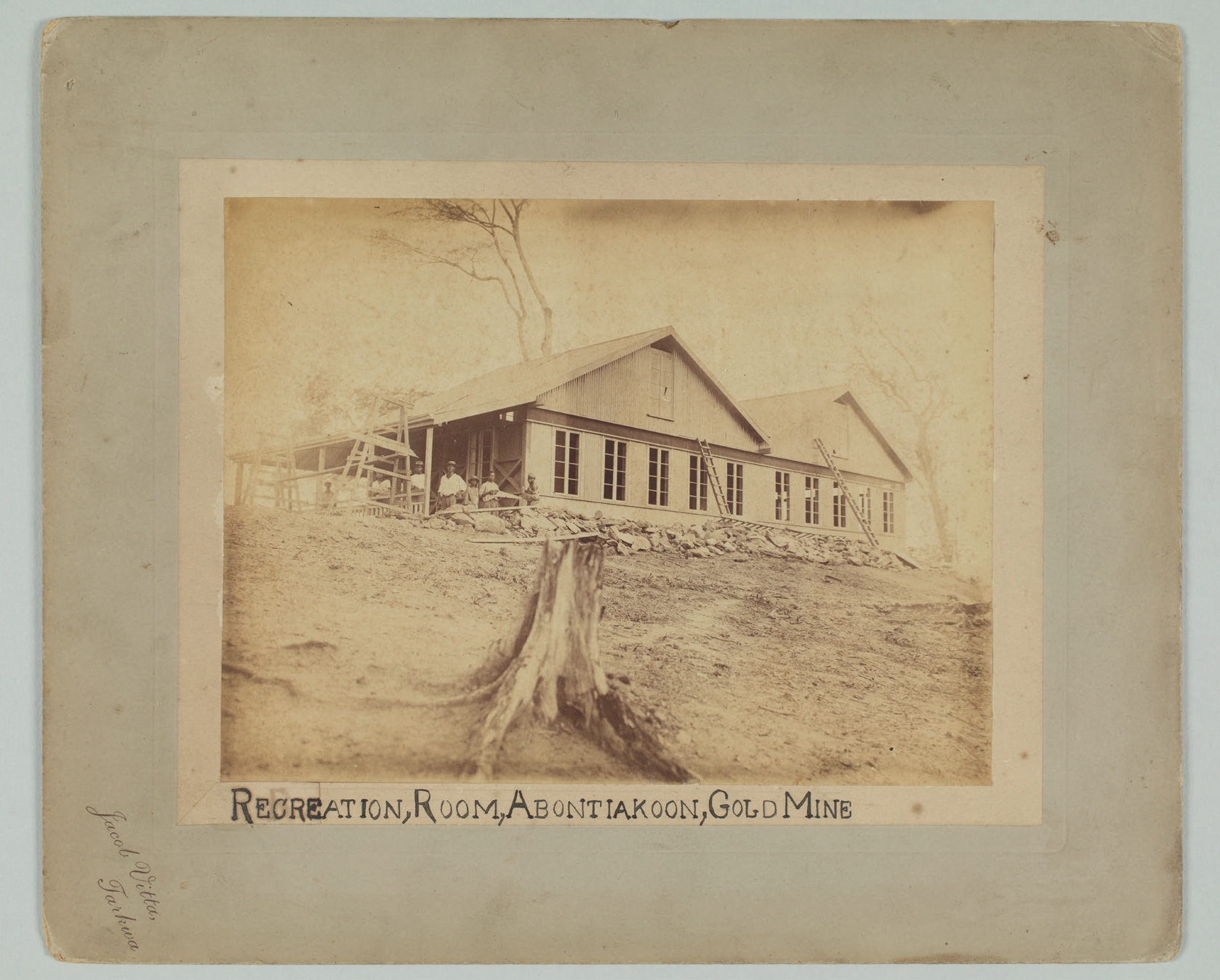 9 
Jacob Vitta, Recreation, Room, Abontiakoon, Gold Mine, before 1910, 15.5 × 20.3 cm, mounted on cardboard. Author’s collection