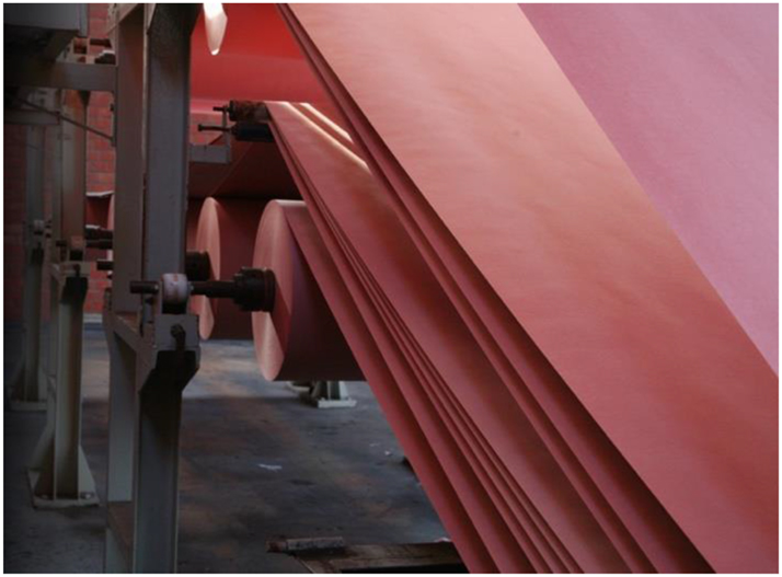 Figure 4: 
Insertion of layers of base material into the parchmentation bath. Photo ©Hornex, Ernst Krüger GmbH & Co. KG. (Reproduced with written permission from M. Joseph).
