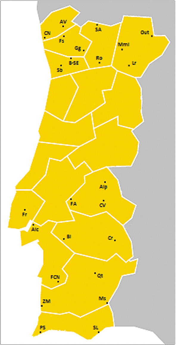 Mapa 2 
              Rede de pontos do AVOC respeitante ao norte e ao centro-sul.Legenda:Noroeste: AV = Arcos de Valdevez; CN = Castelo de Neiva; Fs = Fiscal; Gg = Gagos; B-SE = Barrosas-Santo Estêvão; Sb = Sobrado.Nordeste: SA = Santo André; Ro = Roalde; Out = Outeiro; Mml = Marmelos; Lr = Larinho.Centro-sul: Alp = Alpalhão; FA = Foros do Arrão; CV = Castelo de Vide; Fr = Freixial; Alc = Alcochete; FCN = Foros da Casa Nova; Bl = Baldios; Cr = Carrapatelo; Qt = Quintos; ZM = Zambujeira do Mar; Ms = Mesquita; PS = Praia da Salema; SL = Santa Luzia.