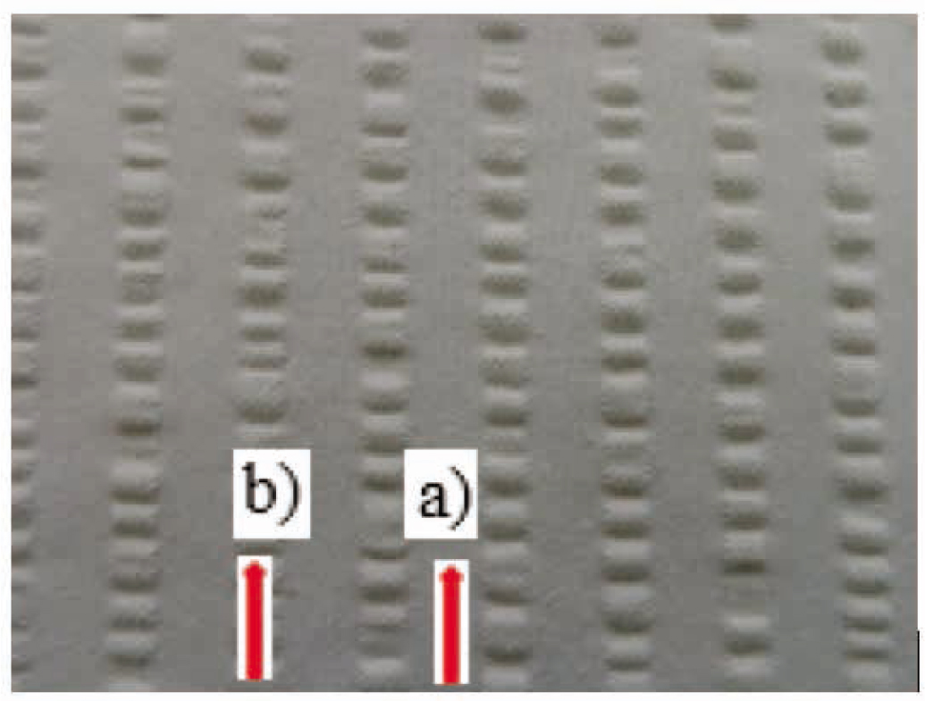 Figure 1 An example of a seersucker woven fabric and the area of the measurement: (a) smooth part and (b) puckered part.